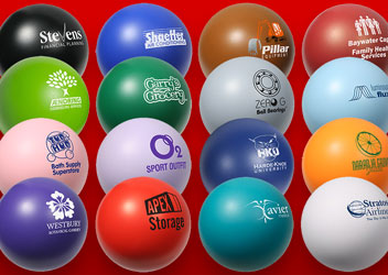 Avec ces nouvelles boules anti-stress accrochées sous votre bureau